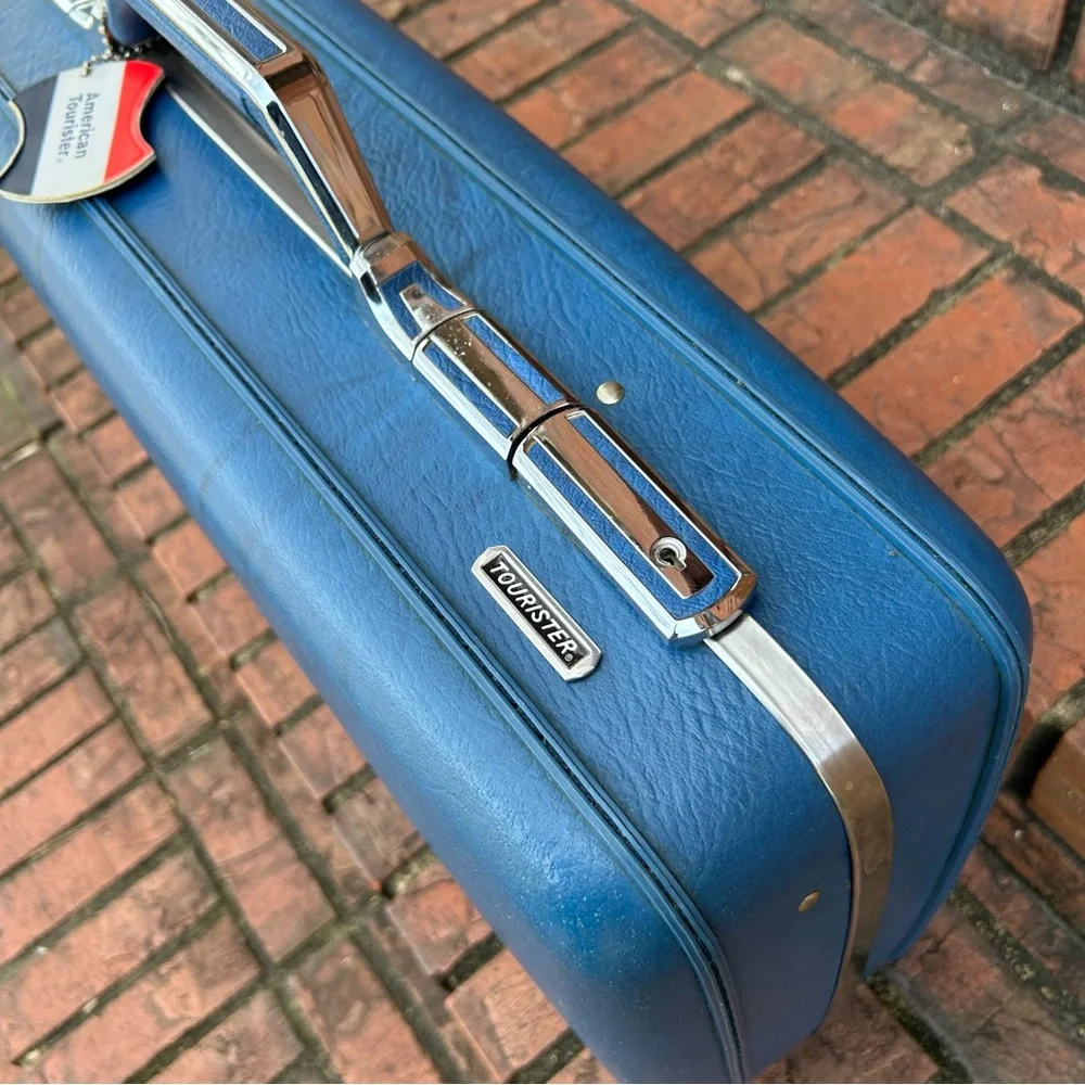 Vintage AMERICAN TOURISTER Luggage Travel Bag SWEET FIND GREAT COLOR !!
